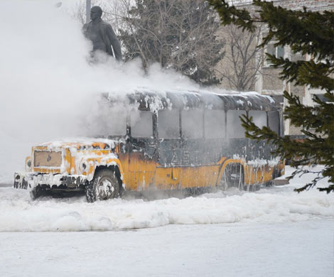 В Мариинске около здания администрации взорвали автобус‍