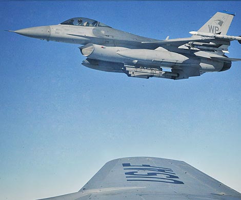 В небе над США столкнулись два истребителя F-16 В небе над США столкнулись два истребителя F-16