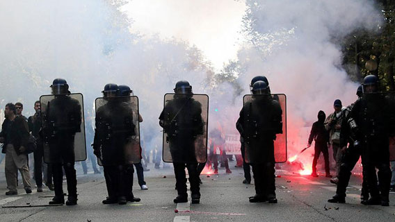 В Париже прошла еще одна демонстрация полиции В Париже прошла еще одна демонстрация полиции