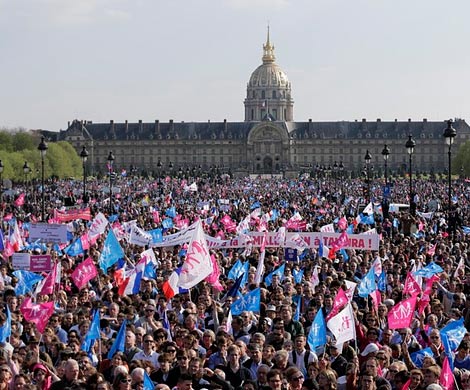 В Париже протестуют против суррогатного материнства для однополых браков