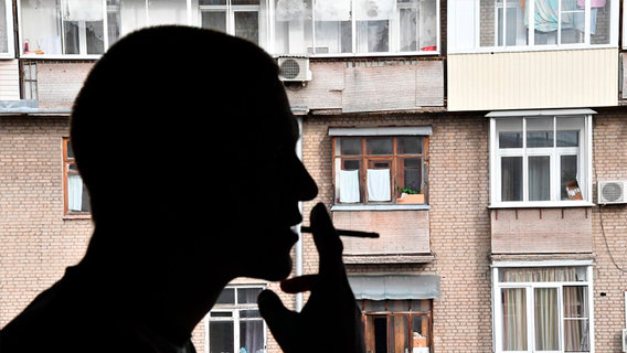 В РФ запрещено курить на балконах