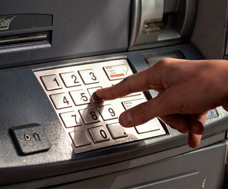 В Саратове мужчина в гриме 5 лет безнаказанно грабит банкоматы