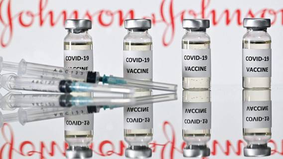 В США приостановили использование вакцины J&J из-за редких случаев образования тромбов