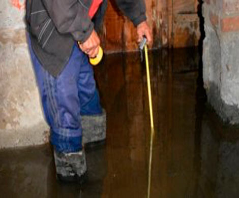 В Таганроге жилой дом затопило болото фекалий