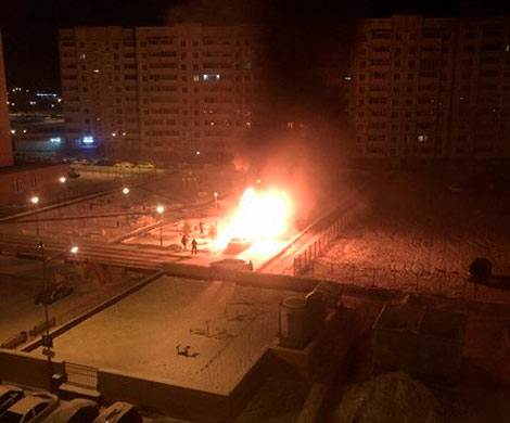 В Тюмени ночью вспыхнула Газель: очевидец снял длинное видео