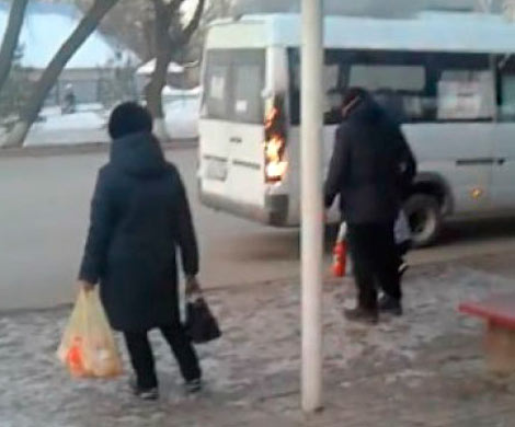 В Уфе на остановке «Правда» загорелась маршрутка с полным салоном пассажиров