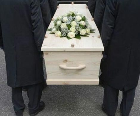 В Великобритании во время похорон случайно включили порнофильм