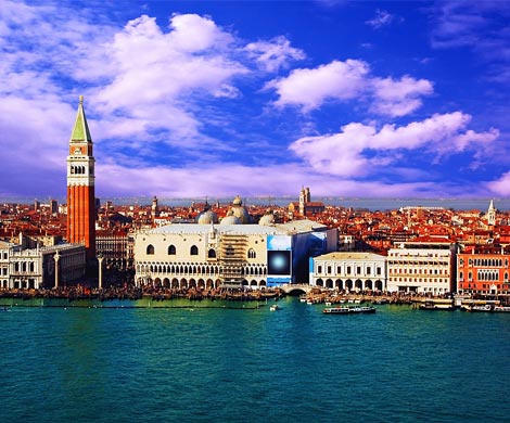 В Венеции туристка прыгнула в канал за смартфоном