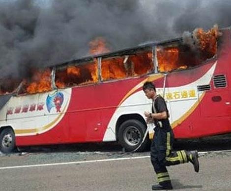 В Южной Корее загорелся автобус с туристами, погибли 10 человек