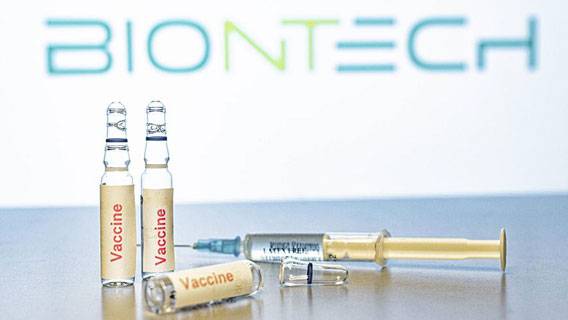 Вакцина от Pfizer-BioNTech безопасна и эффективна, заявили в FDA
