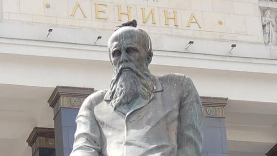 Василий Устюжанин: Достоевский и голуби Василий Устюжанин: Достоевский и голуби