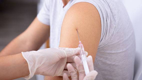 Великобритания запустила массовую вакцинацию населения от коронавируса