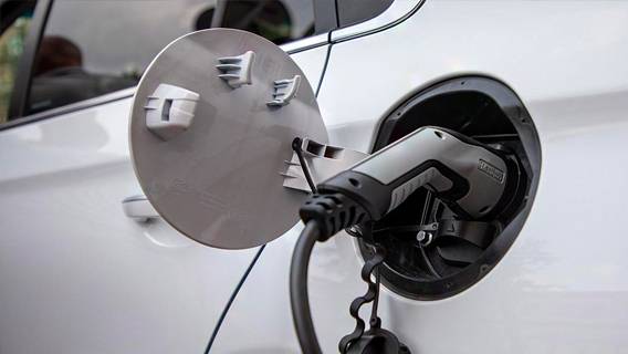Владение электромобилем сравнялось по стоимости с владением бензиновым и дизельным автомобилем