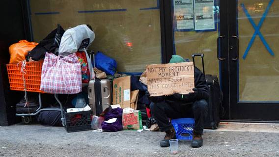 Власти Нью-Йорка планируют убрать с улиц лагери бездомных