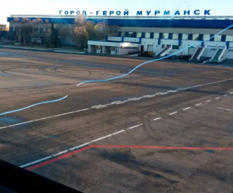 Во время полёта из Москвы в Мурманск у самолёта треснуло стекло‍