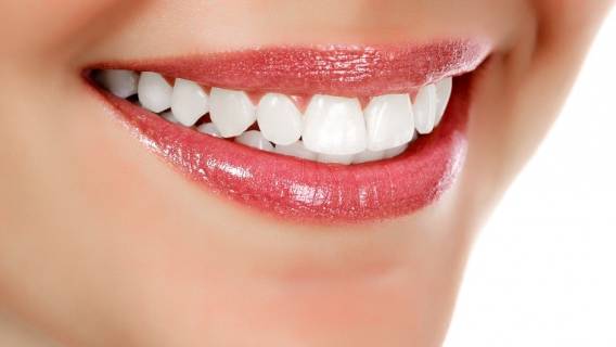 Восстановить утраченную улыбку легко: возможности современного протезирования зубов