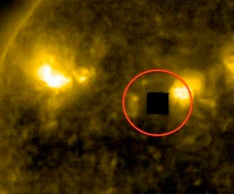 Возле Солнца заметили огромный НЛО в форме куба