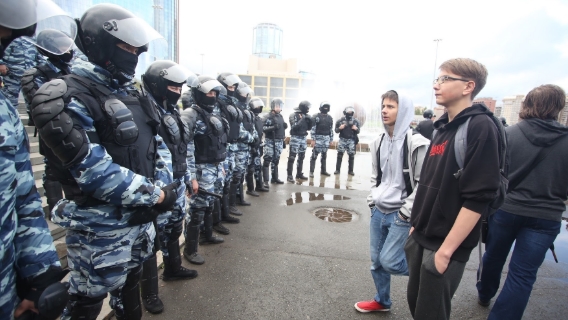 Возвращение в 90-е и обнищание населения: политолог прочит России серьезный кризис Возвращение в 90-е и обнищание населения: политолог прочит России серьезный кризис
