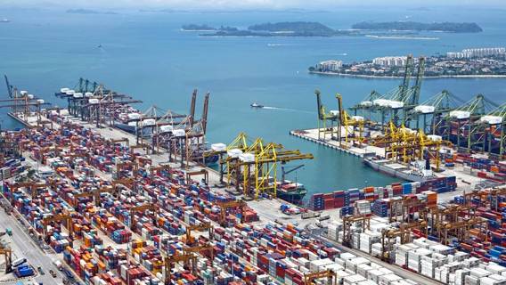 Вспышка коронавируса в китайском порту усугубила задержки в мировых цепочках поставок