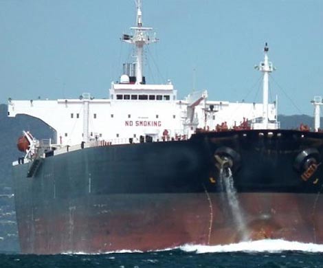 ВВС Ливии разбомбили танкер с нефтью