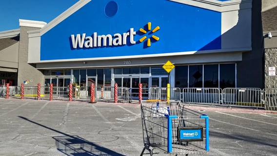 Walmart снизил прогноз по прибыли из-за роста расходов