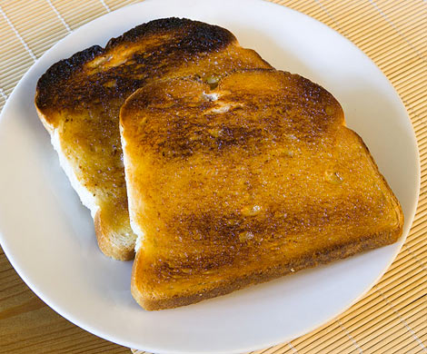 Хорошо зажаренные тосты и картофель повышают риск рака?
