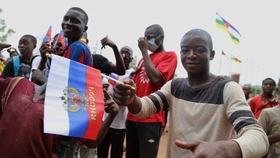 Хотят как в ЦАР: почему жители Мали выходят на улицы с российскими флагами