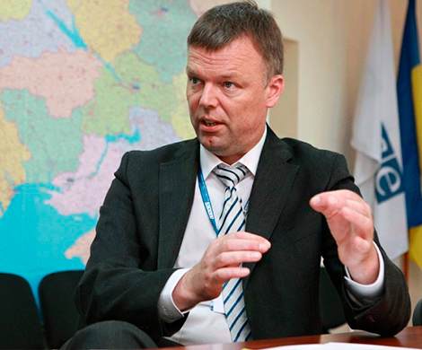 Хуг призвал проявить политическую волю в решении вопроса Донбасса