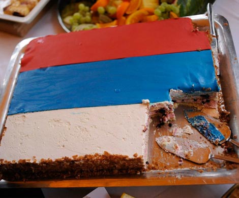 Якутские чиновники съели предназначенный для сирот праздничный торт в 280 кг