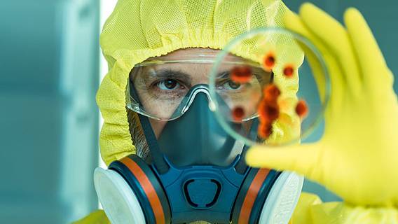 Эксперт в области биологического оружия предупредил, что лабораторные вирусы представляют «экзистенциальную угрозу»