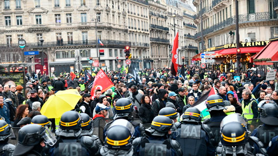 Забастовка против пенсионной реформы обошлась французским транспортным компаниям в 1 миллион евро Забастовка против пенсионной реформы обошлась французским транспортным компаниям в 1 миллион евро