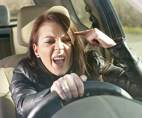 Женщины  за рулем ведут себя агрессивнее мужчин