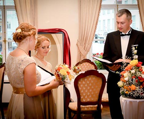 Жительница Эстонии вышла замуж за саму себя